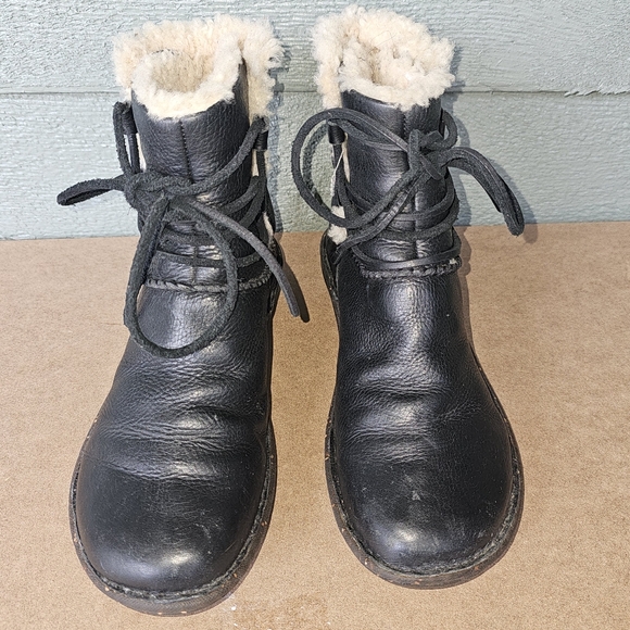 UGG Caspia Sherpa Lined Black Leather Ankle Boots Women's Size 7 - Picture 2 of 7